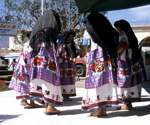 Resultado de imagen para trajes tipicos de oaxaca coyotepec