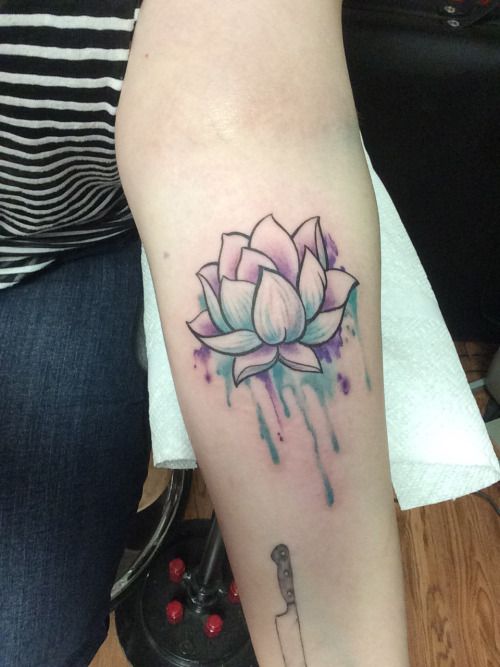 22 ideas de tatuajes de flor de loto para encontrar el