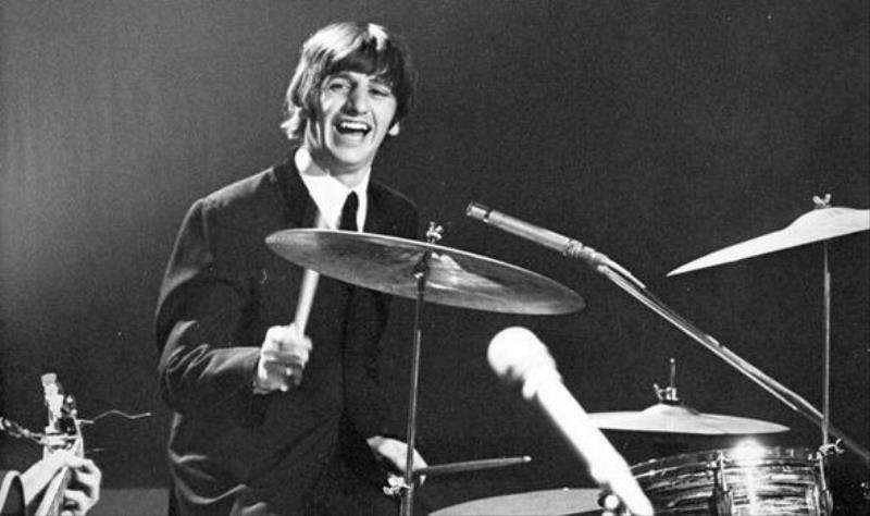 6 Canciones Que Nos Demuestran Que Ringo Starr En Un Genio En La Bateria Musica Musica