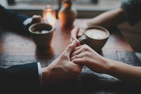 the-way-you-hold-hands-says-a-lot-about-your-relationship-lifestyle