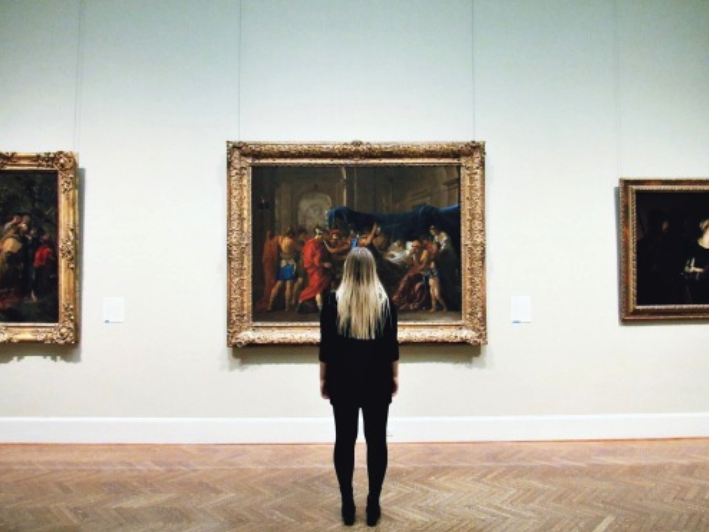 Razones por las que es mejor ir solo a un museo que acompañado 4