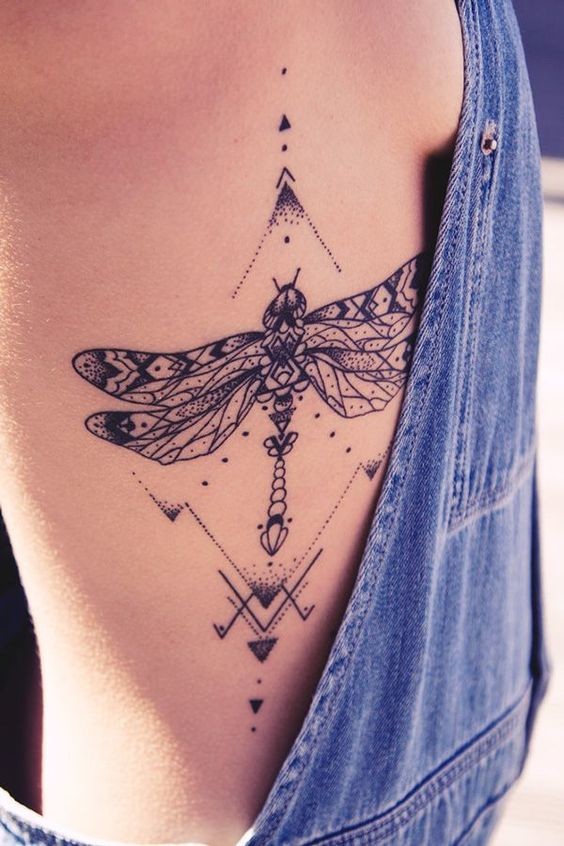27 tatuajes de libélulas y su poderoso significado 1