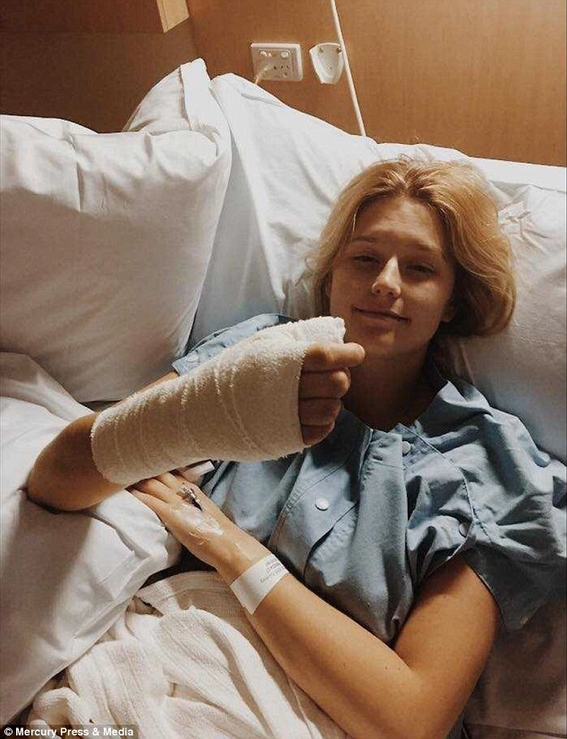 la mujer que perdio un dedo y desarrollo cancer por morderse las unas 3
