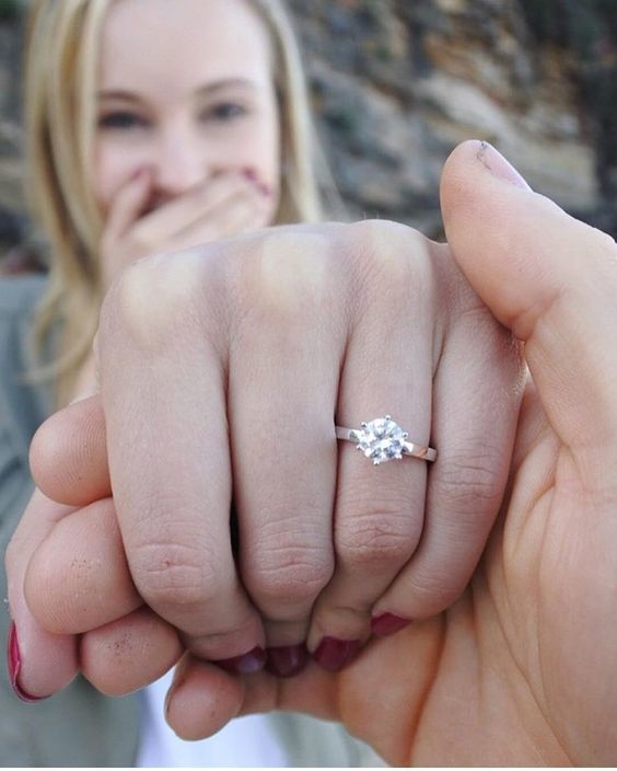 Feminista explica que llevar un anillo de compromiso va en contra de ser mujer 4