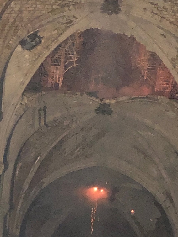 interior catedral de notre dame incendio 3