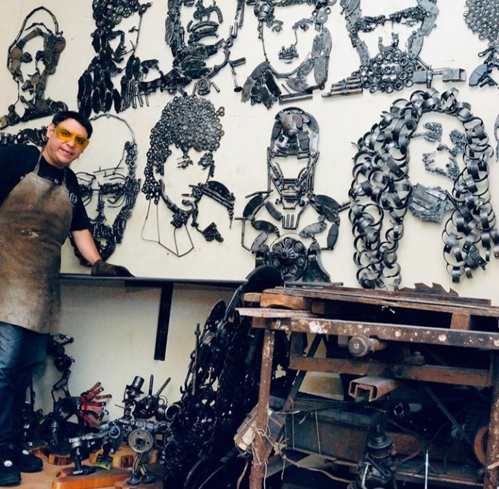 El escultor ecuatoriano que convierte el hierro reciclado en piezas de galería  1