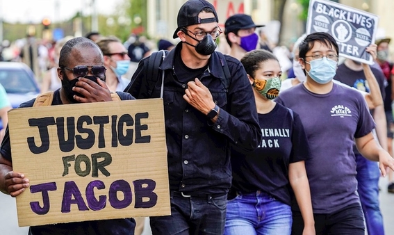 afroamericano jacob blake herido por policia podria nunca volver a caminar 1