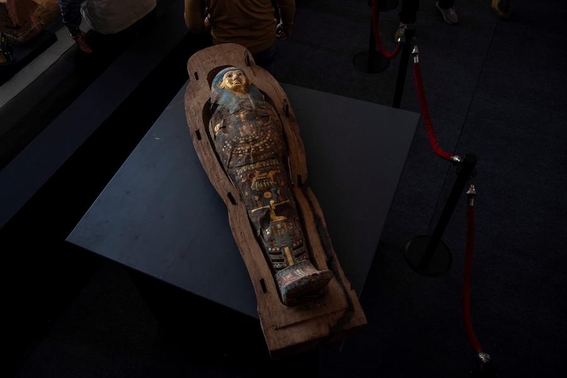 presentan en egipto mas de 100 sarcofagos recien descubiertos 1