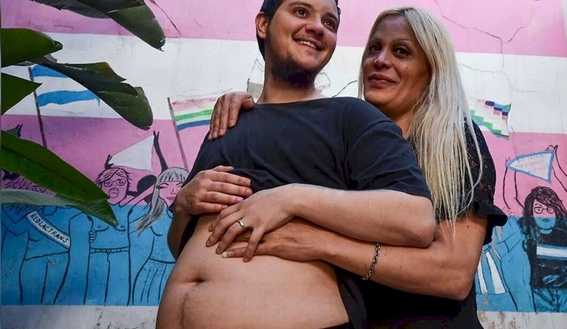 nace facundo bebito gestado por un hombre trans en argentina 2