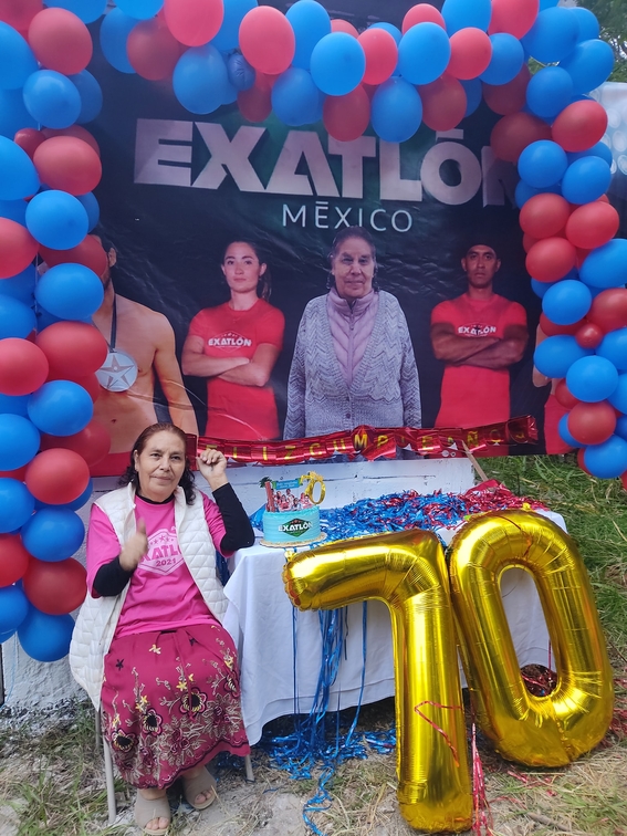 abuelita celebra su cumpleanos con fiesta tematica de exatlon mexico 1