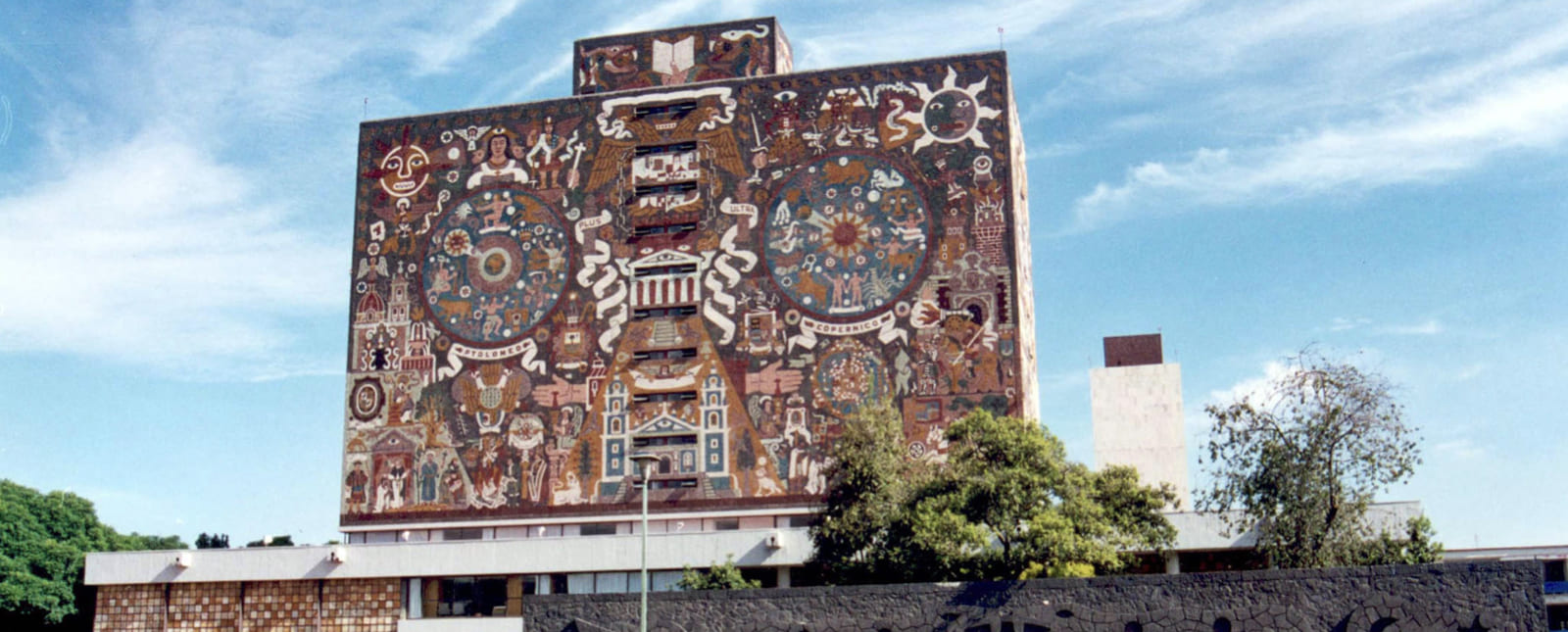 Biblioteca Central De La UNAM: Historia, Cómo Llegar Y Sacar Libros ...