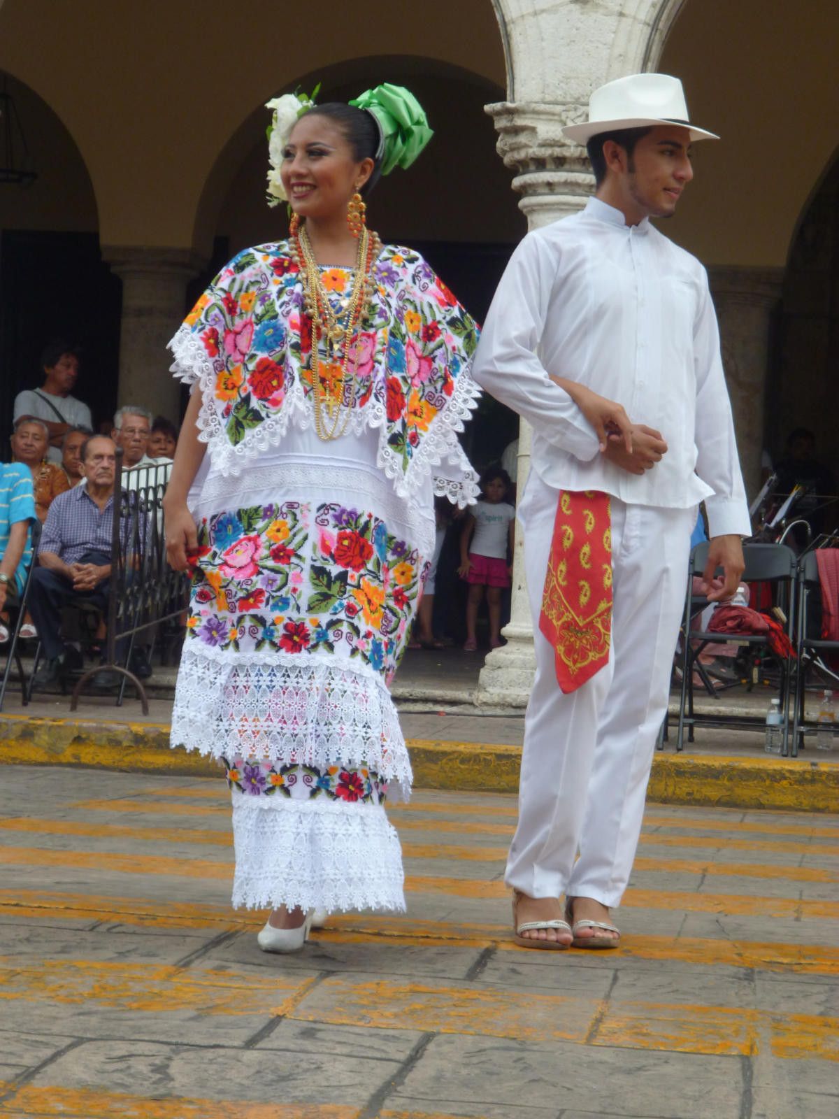 Traje típico de Yucatán: una vestimenta que conjuga la tradición española e  indígena