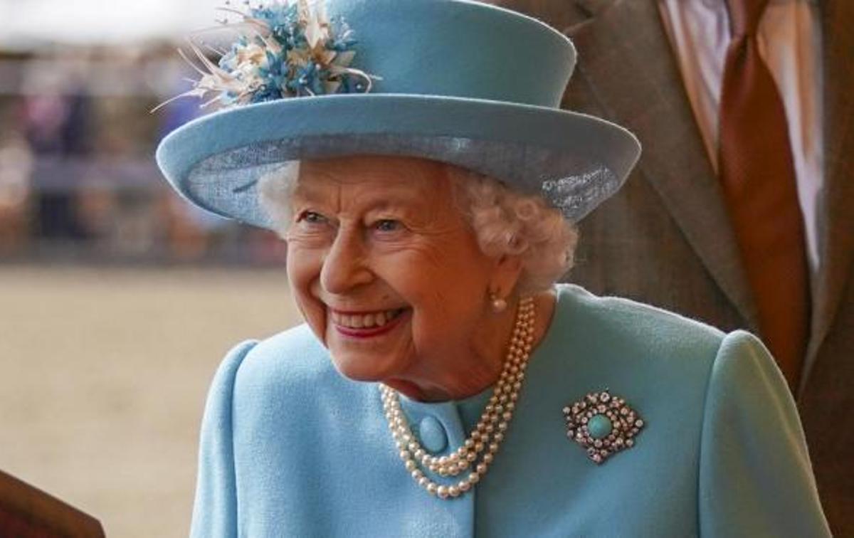 Queen Elizabeth II wrote an emotional letter to a girl disguised as herself on Halloween