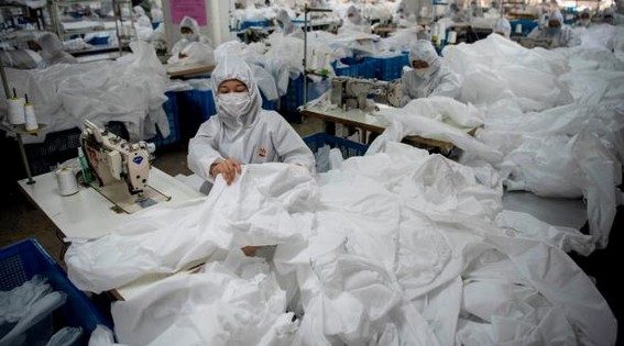 los cientificos temen que las prendas de proteccion usadas durante la pandemia por covid19 aumenten el nivel de basura y el impacto ambiental