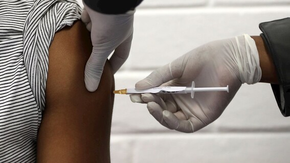 voluntario de vacuna contra el covid29 en india interpone demanda por ‘efectos adversos’