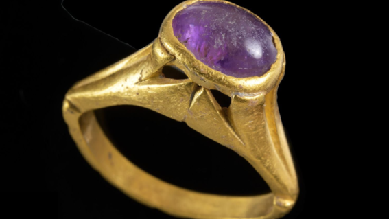 un grupo de arqueologos descubrio un antiguo anillo creado para evitar los estragos de la resaca