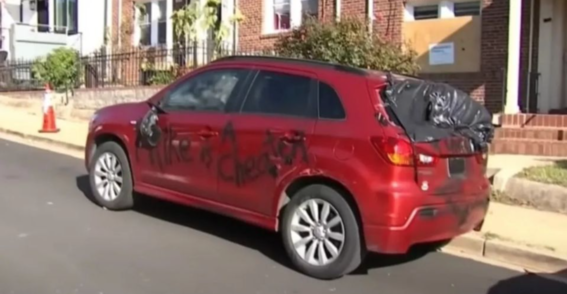 al salir de su hogar neadra brantley encontro su auto vandalizado por una supuesta infidelidad
