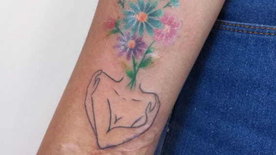 con tatuajes y terapia mujeres atacadas con acido buscan resignificar sus cicatrices